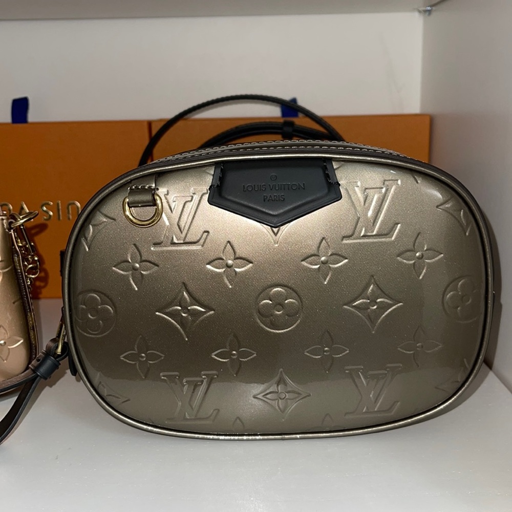 Vernis belt bag